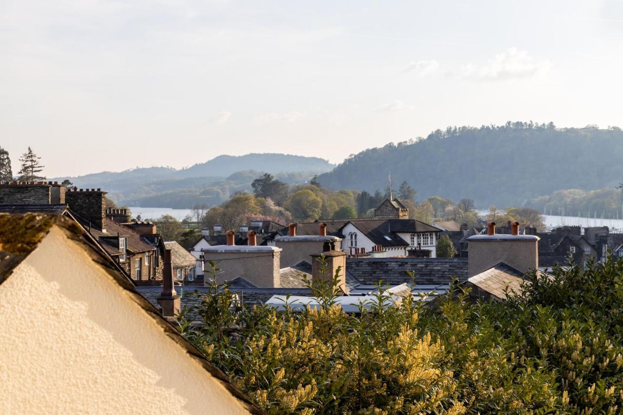 Luxury 2 Bed Room Lake View Apt Bowness Parking Exterior photo