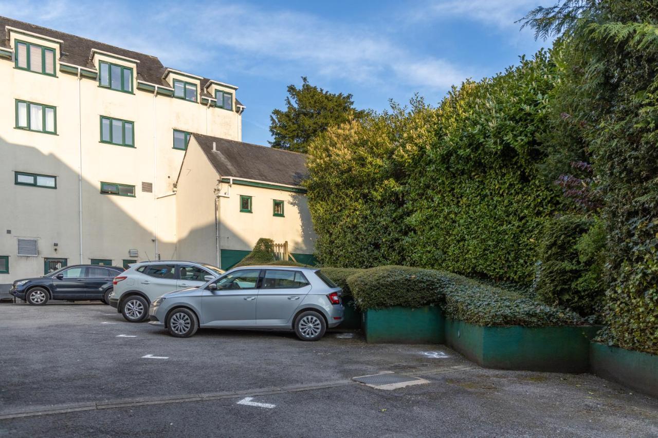Luxury 2 Bed Room Lake View Apt Bowness Parking Exterior photo